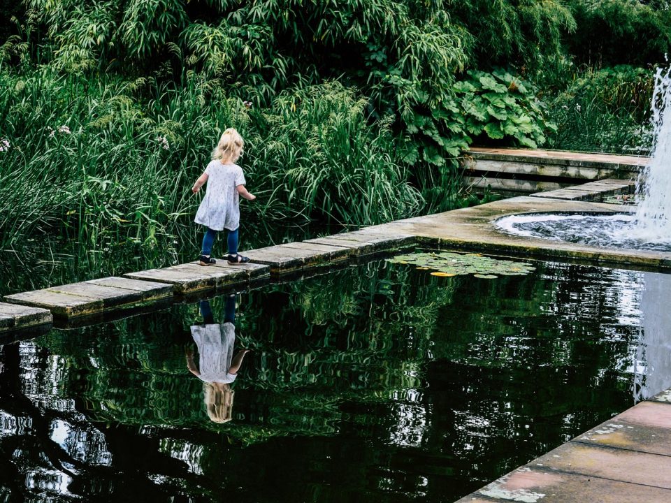 La garde d’enfants à domicile avec Les Ptitous : qualité, proximité et tarifs justes